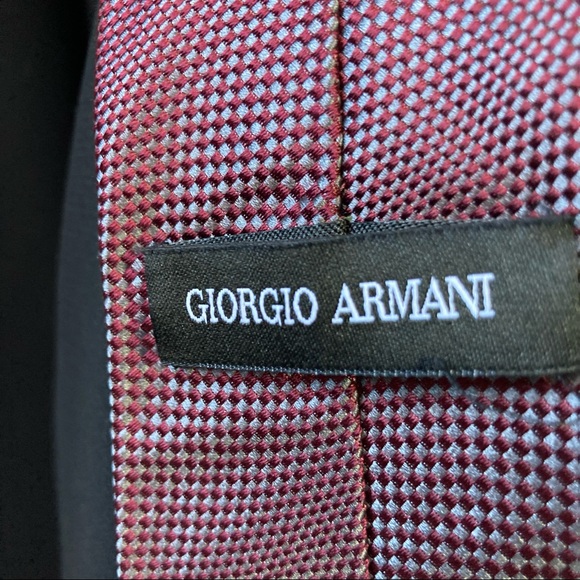 Giorgio Armani awesome woven silk pattern, deep maroon red and silver grey. - Picture 4 of 8
